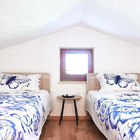 Apartament Away From